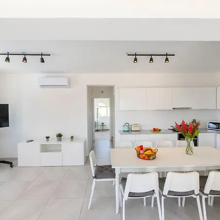 Marina Vibes Villa Ayía Nápa