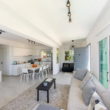 Marina Vibes * Ayía Nápa