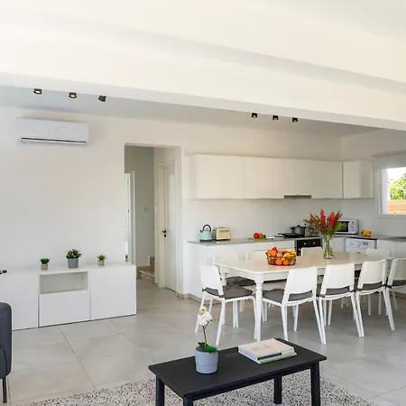 Marina Vibes * Ayía Nápa