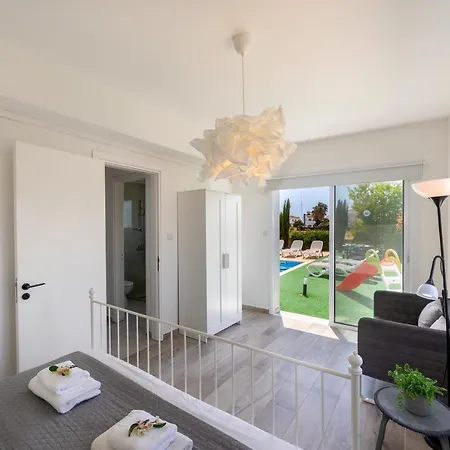 Marina Vibes Ayía Nápa