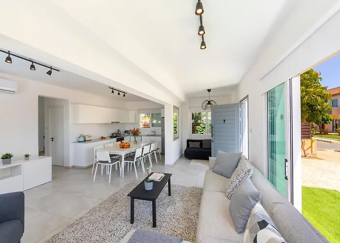 Marina Vibes * Ayia Napa