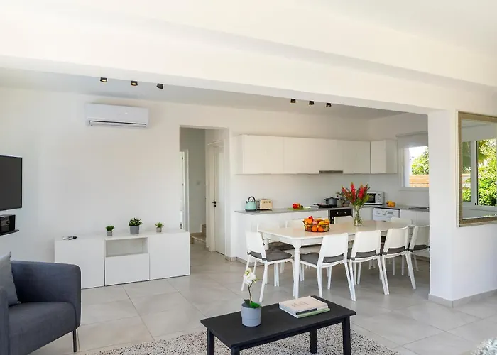 Marina Vibes * Ayia Napa