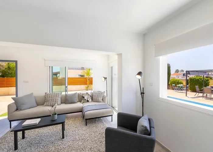 Marina Vibes Vilă Ayia Napa