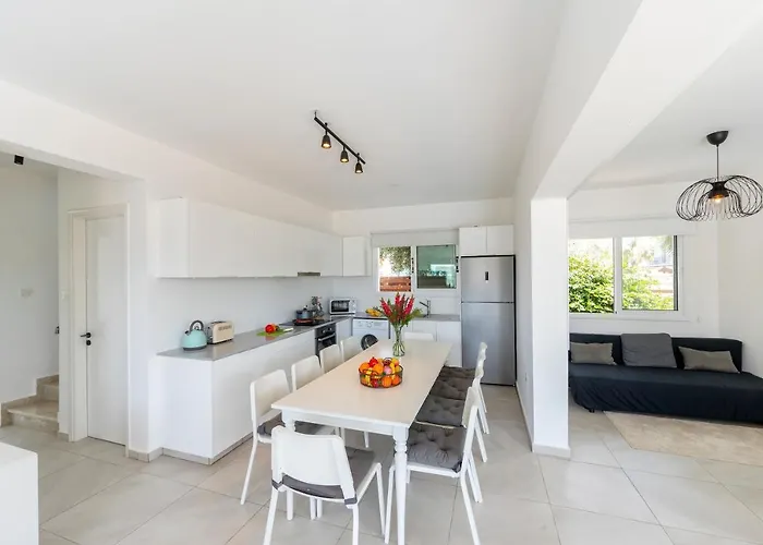 Marina Vibes Vilă Ayia Napa